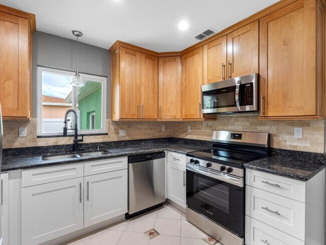 Building Photo - 3.0 bedroom in St.Pete Beach Florida 33706