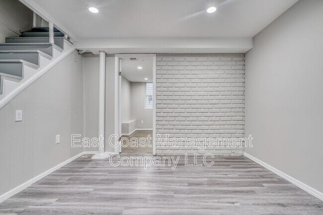 Building Photo - 9616 Mason Ave