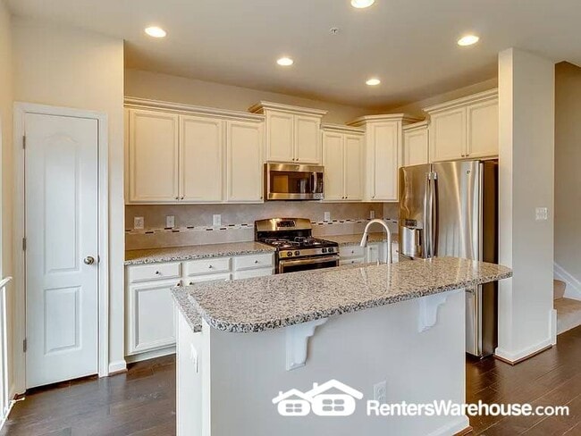 Building Photo - 8120 Mill Falls Ct