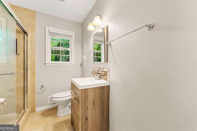 Building Photo - 3027 Lakeridge Dr SE