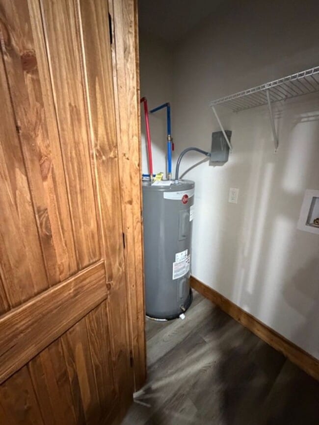 Building Photo - Walland 37886 - Fully remodeled 3 bedroom, 2 bath home located in the foothills of the Smoky Moun...