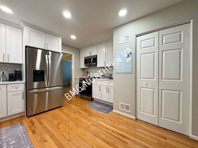 Building Photo - 404 Onondio Cir SE