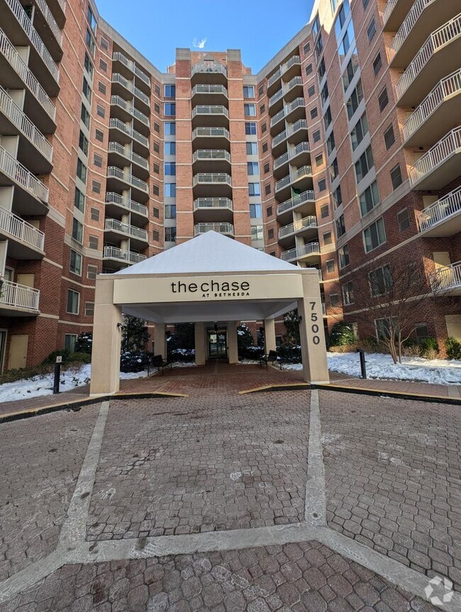 Building Photo - The Chase At Bethesda Condo