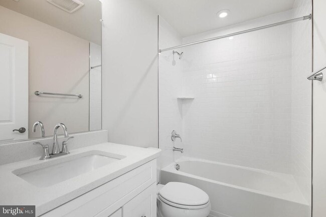 Building Photo - 1011 Venifena Terrace SE