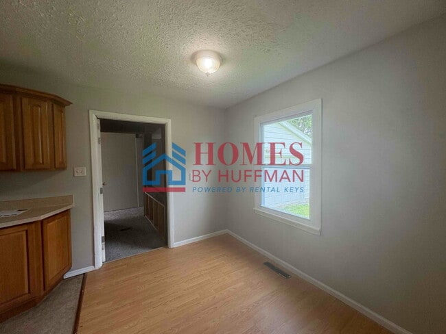 Building Photo - Three Bedroom | 1.5 Bathroom | Garage | Ne...