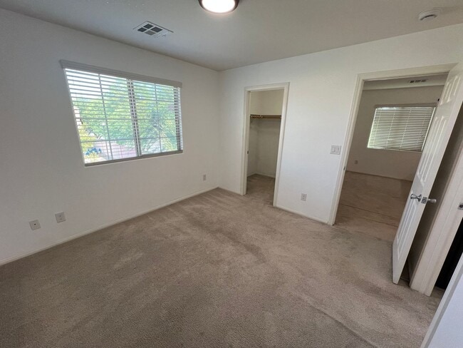 Building Photo - 5693 Point Loma Ct