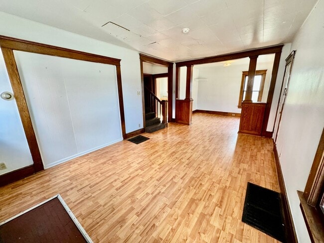 Building Photo - 4 Bedroom House Across from EMU! Available Fall 2026