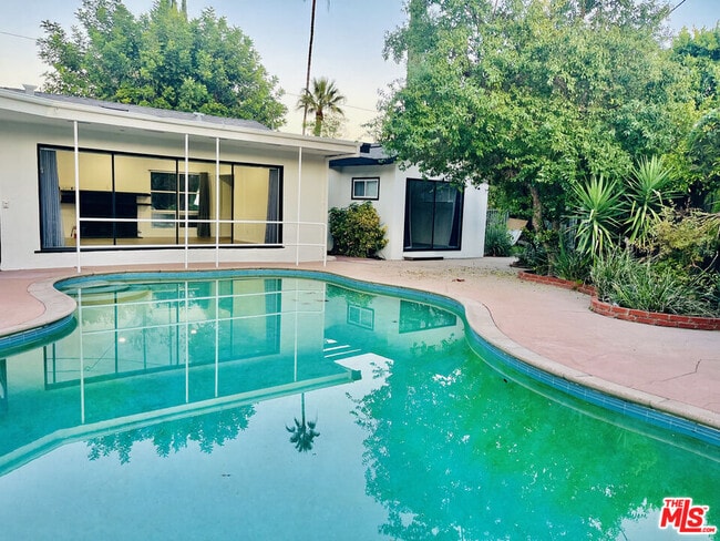 Building Photo - 4675 Laurelgrove Ave