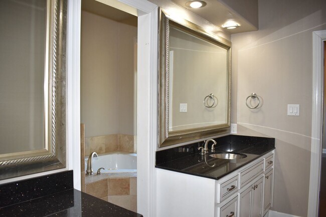 Building Photo - 2307 Autumn Oaks Trail