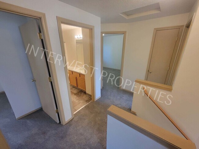 Building Photo - 1ST MONTH FREE- 4 Bedroom Home Near Brentw...