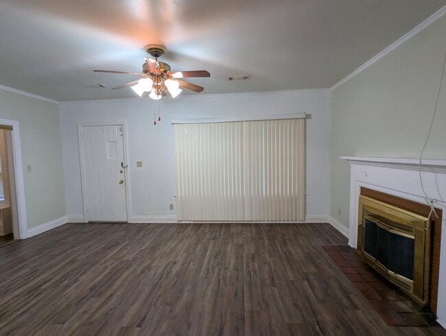 Building Photo - 904 Rosedale Ave