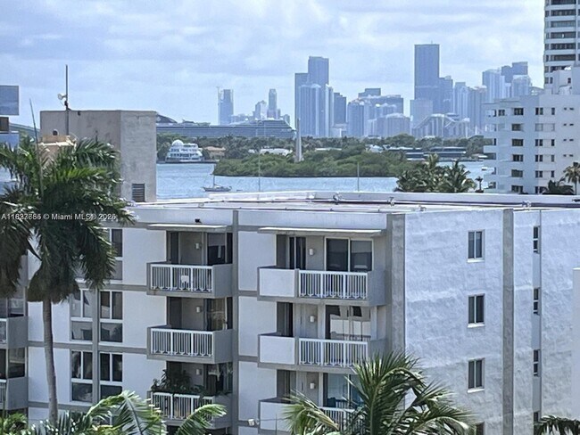 Building Photo - 1688 West Ave