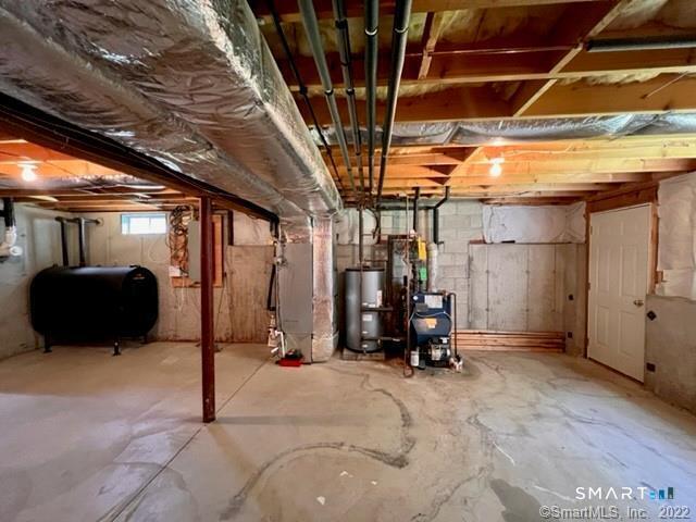 Building Photo - 242 Upper Pattagansett Rd