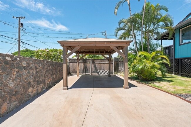 Building Photo - 3161 Mapu Dr