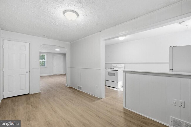 Building Photo - 243 W 22nd St