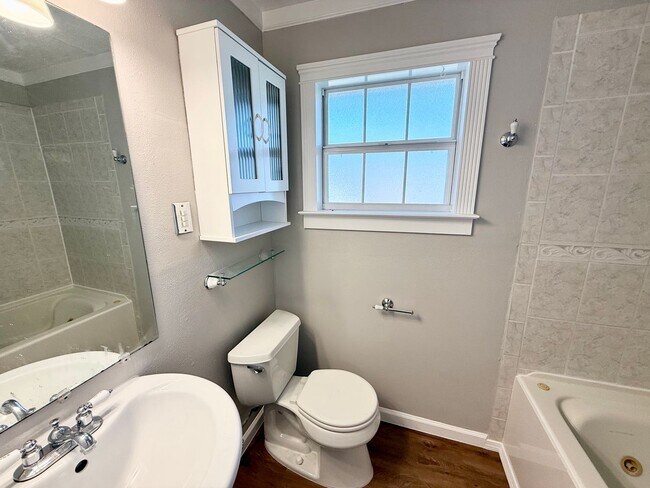 Building Photo - 207 Estates Dr
