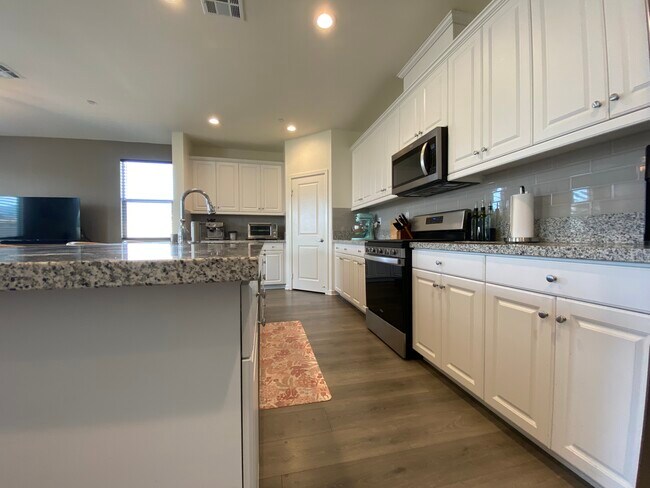 Building Photo - 45131 Landing Pl