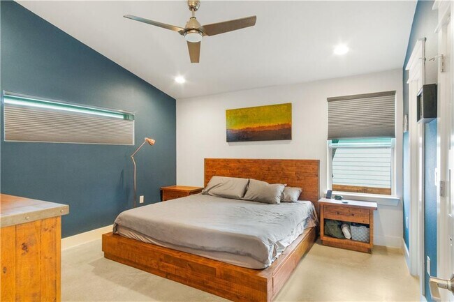 Building Photo - 1609 J J Seabrook Dr