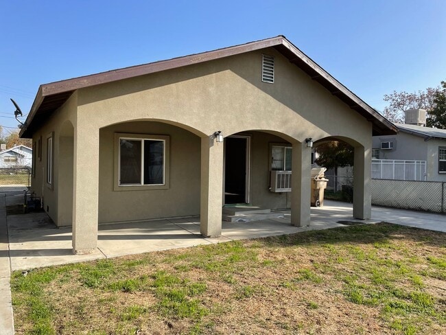 Primary Photo - Adorable 2 bedroom home in Oildale!