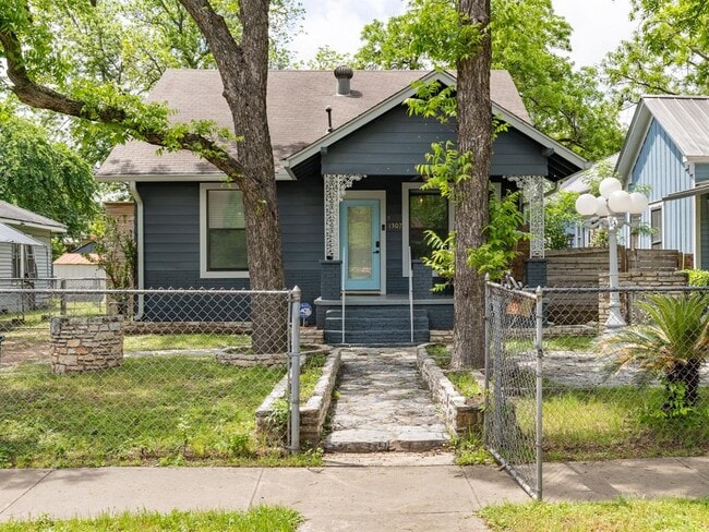 Building Photo - 1307 E 2nd St