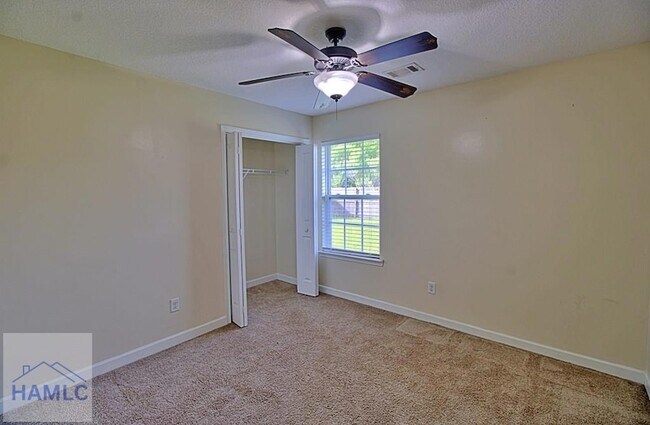 Building Photo - 119 Grandview Dr