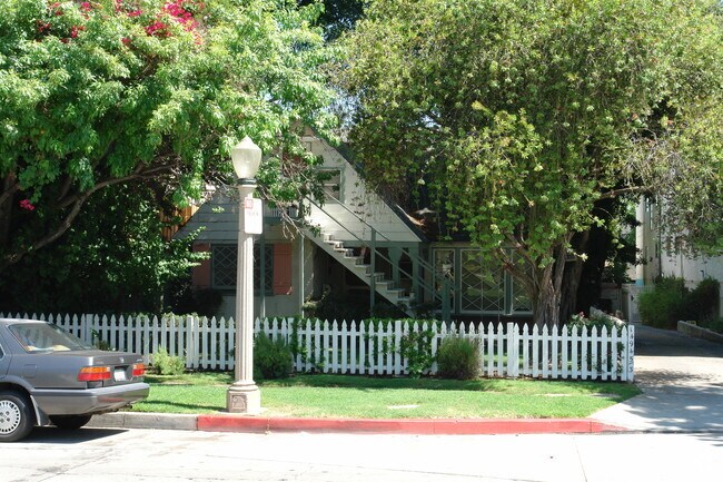 Building Photo - 14943-14945 Dickens St