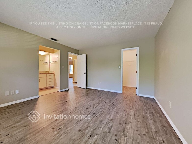 Building Photo - 439 Meander Dr N