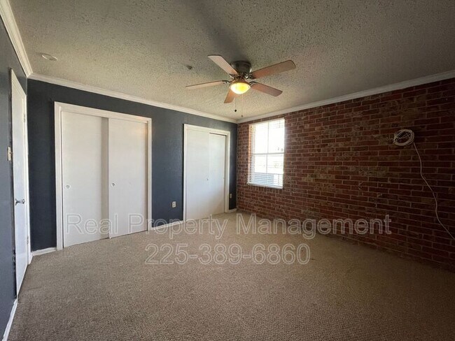 Building Photo - 3101 Highland Rd