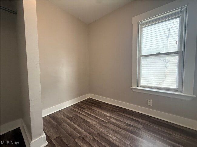 Building Photo - 3327 W 88th St