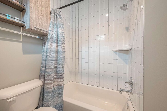 Building Photo - Modern home with 3 bedrooms, 3.5 bathrooms...