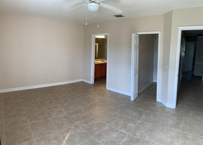 Building Photo - 421 Bayfront Dr