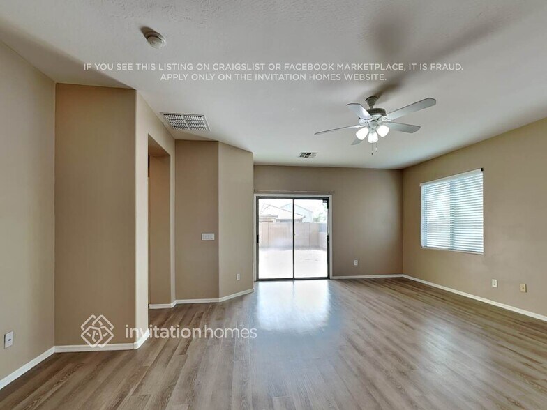Building Photo - 3121 S 74th Dr