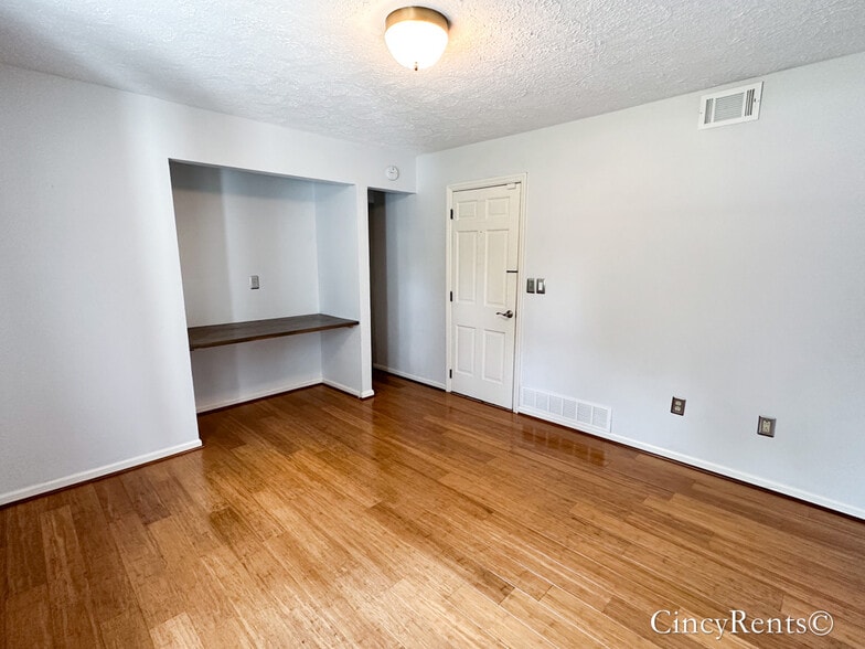 Building Photo - 6463 Oldbarn Ct