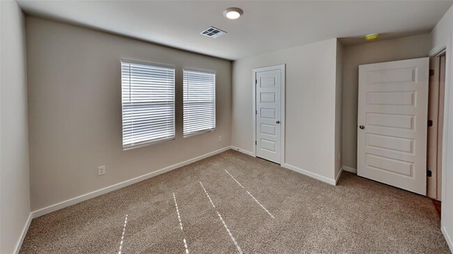 Building Photo - 2901 Firefly Dr
