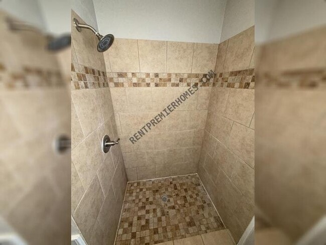 Building Photo - 10101 Carnie Cir