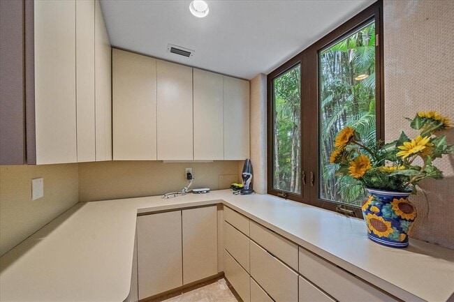 Building Photo - 3348 Old Oak Dr