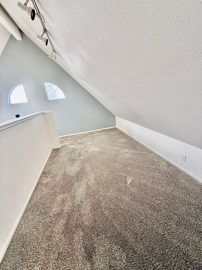 Building Photo - Charming small house