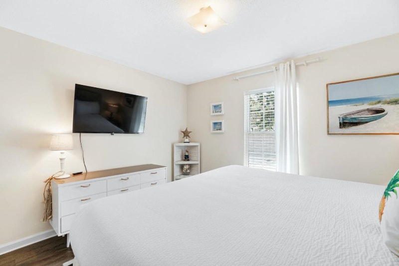 Building Photo - 22609 Sunset Ave