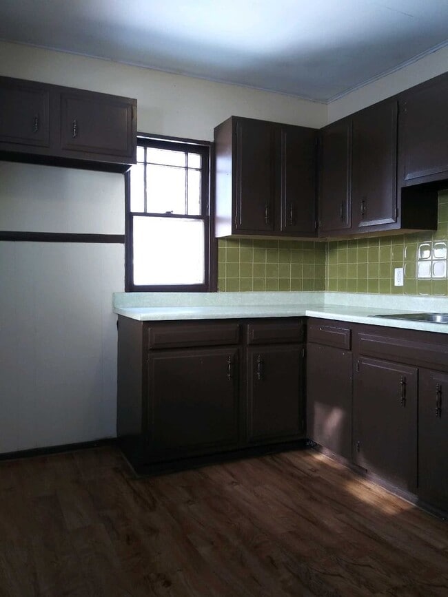 Building Photo - 2 Bedroom House