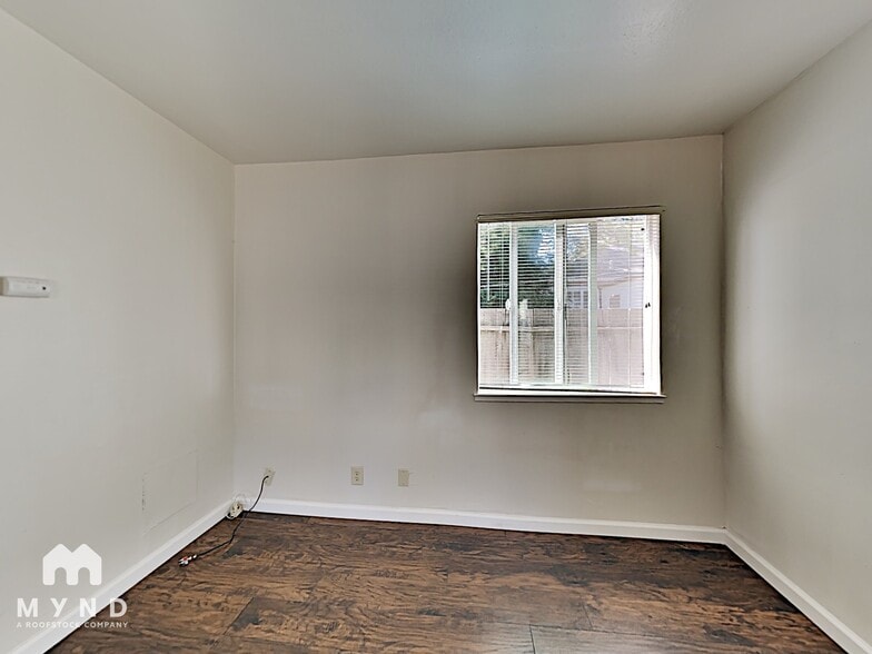 Building Photo - 353 N 7th St