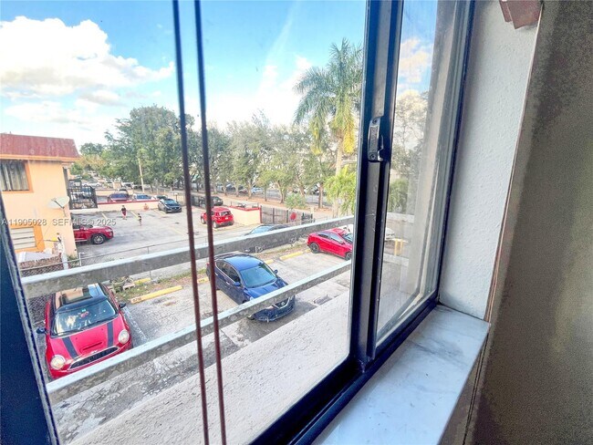 Building Photo - 5712 W 25th Ct