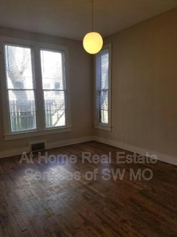 Building Photo - 530 W Mt Vernon St