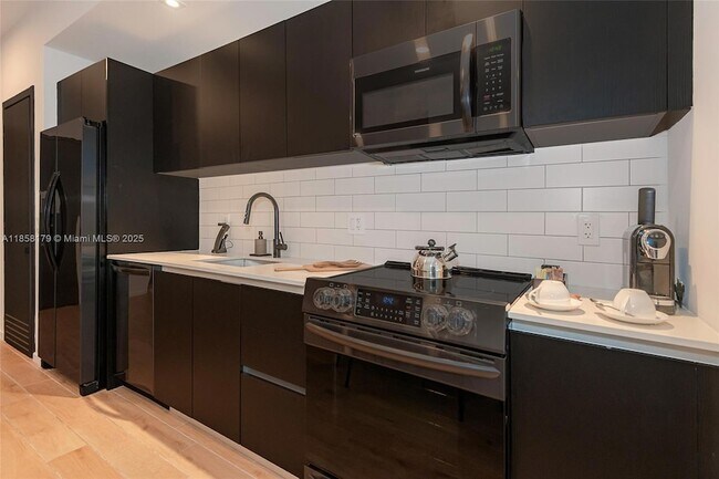 Building Photo - 398 NE 5th St