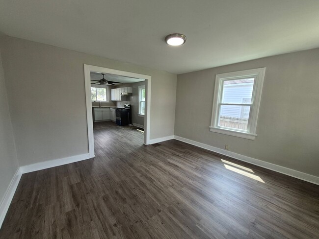 Building Photo - Cozy 2 Bedroom Ranch
