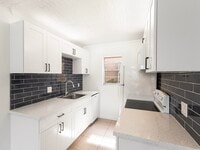 Building Photo - 600 SW 2nd Ave