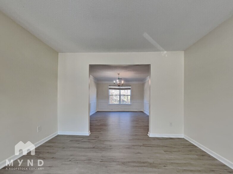 Building Photo - 6099 Trotters Cir