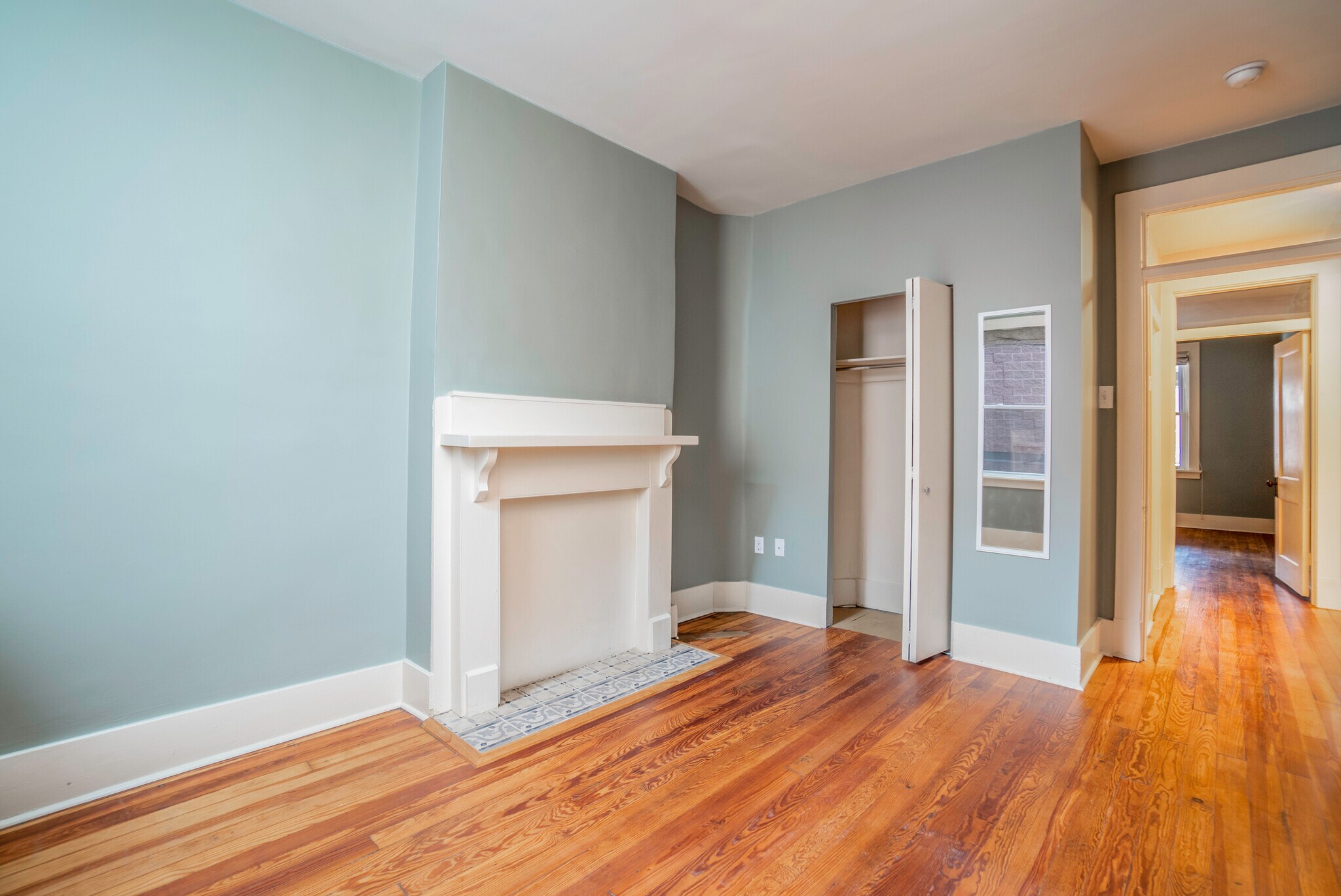 Building Photo - 4121 Davison St