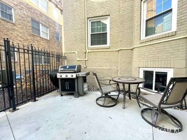 Building Photo - 920 Ward Pkwy