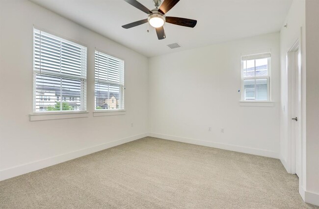 Building Photo - 2501 Simond Ave