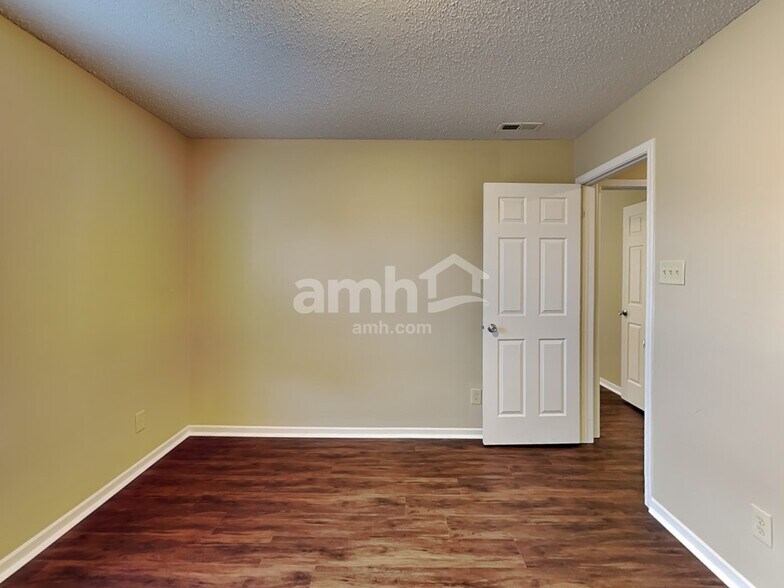 Building Photo - 10621 Inspiration Dr